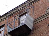 Остекление балконов с крышей 